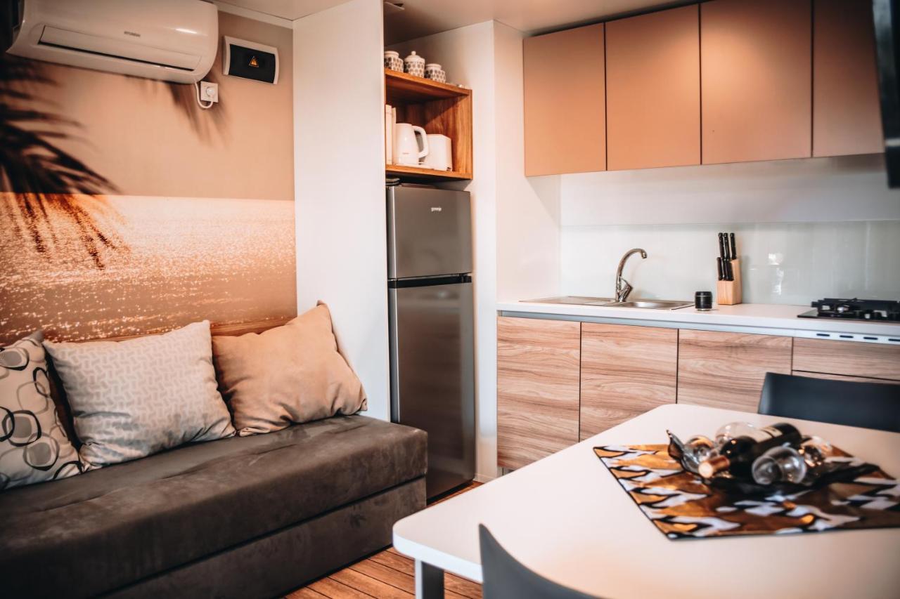 Mobile Home Kailani Nr 121, Camping Porton Biondi Ровинь Экстерьер фото