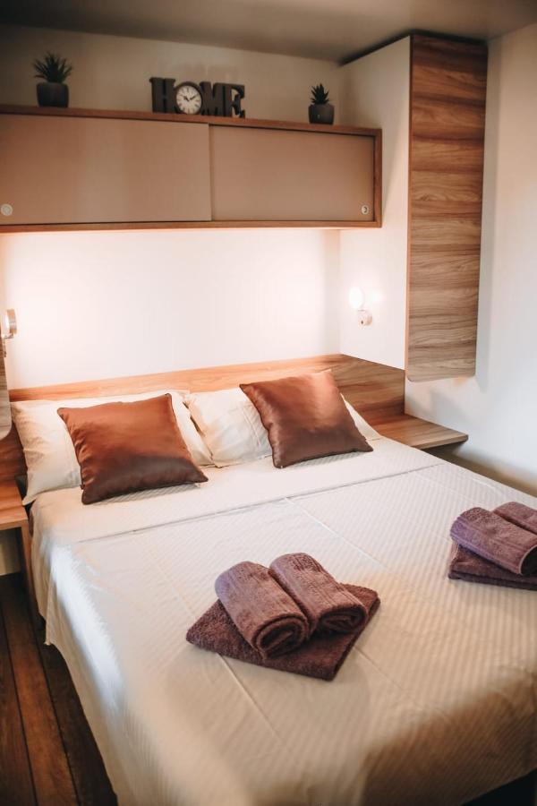 Mobile Home Kailani Nr 121, Camping Porton Biondi Ровинь Экстерьер фото